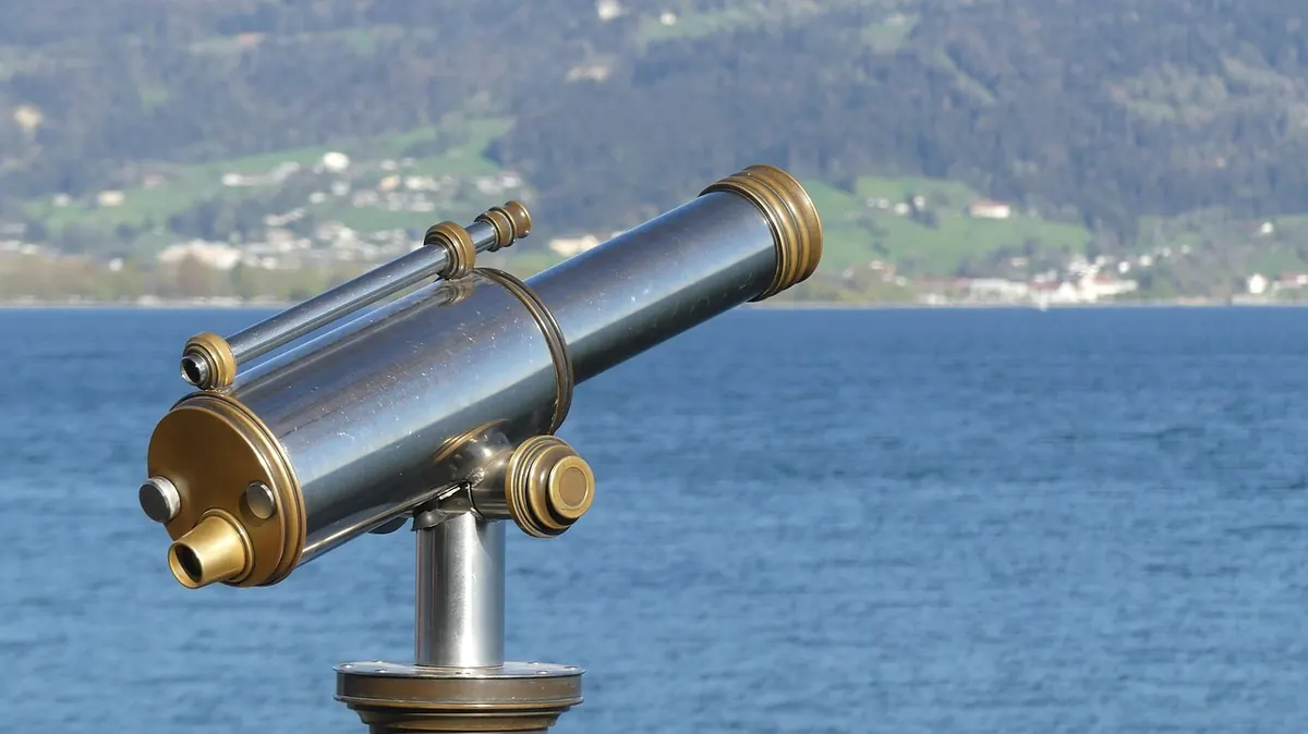Binoculars vs Telescope: Which Should UK Beginners Buy First?